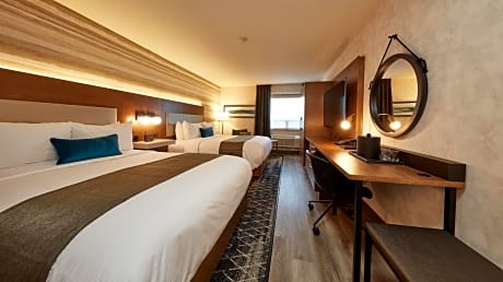 Business Room with Two Queen Beds - Fully Renovated 2021