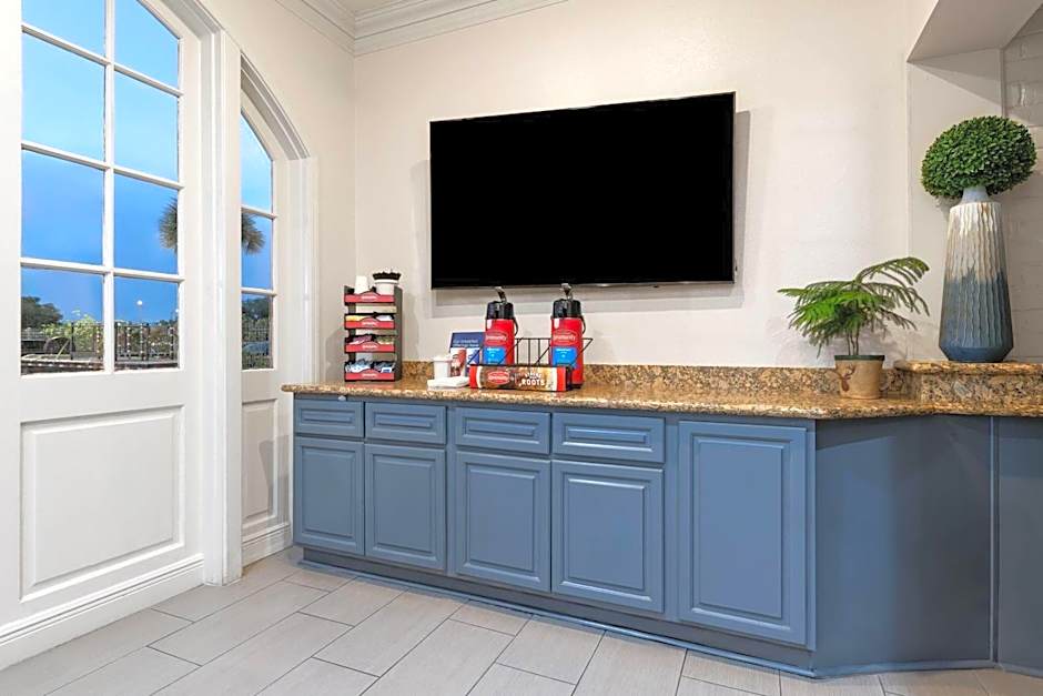 Super 8 by Wyndham New Orleans