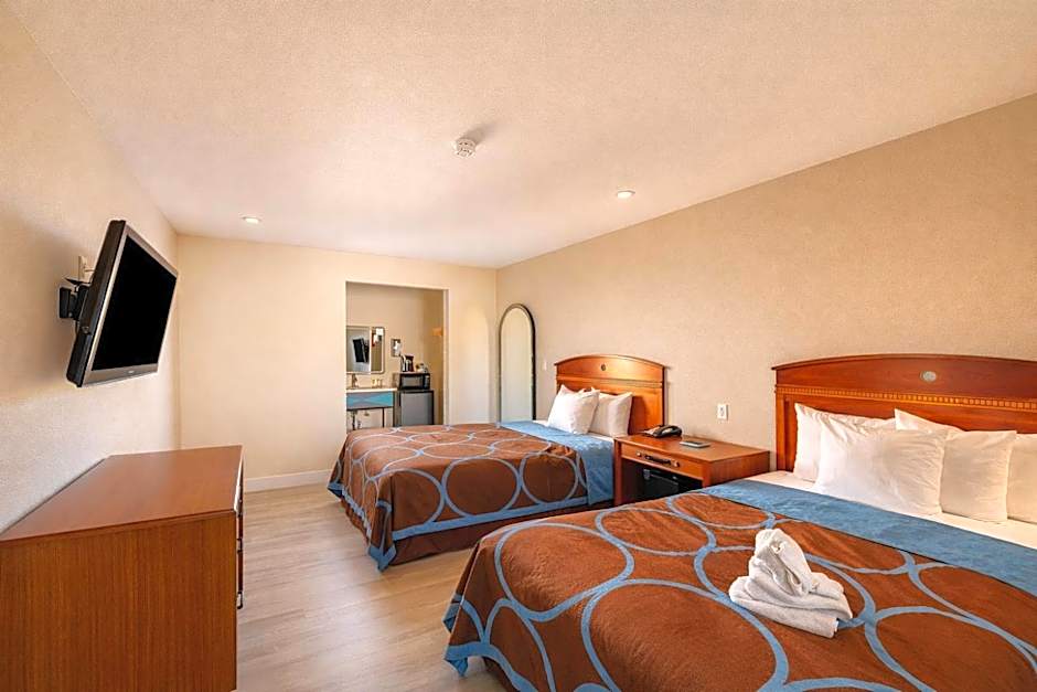 Super 8 by Wyndham Barstow