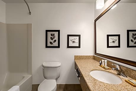 2 Queen Beds, Suite, Nonsmoking