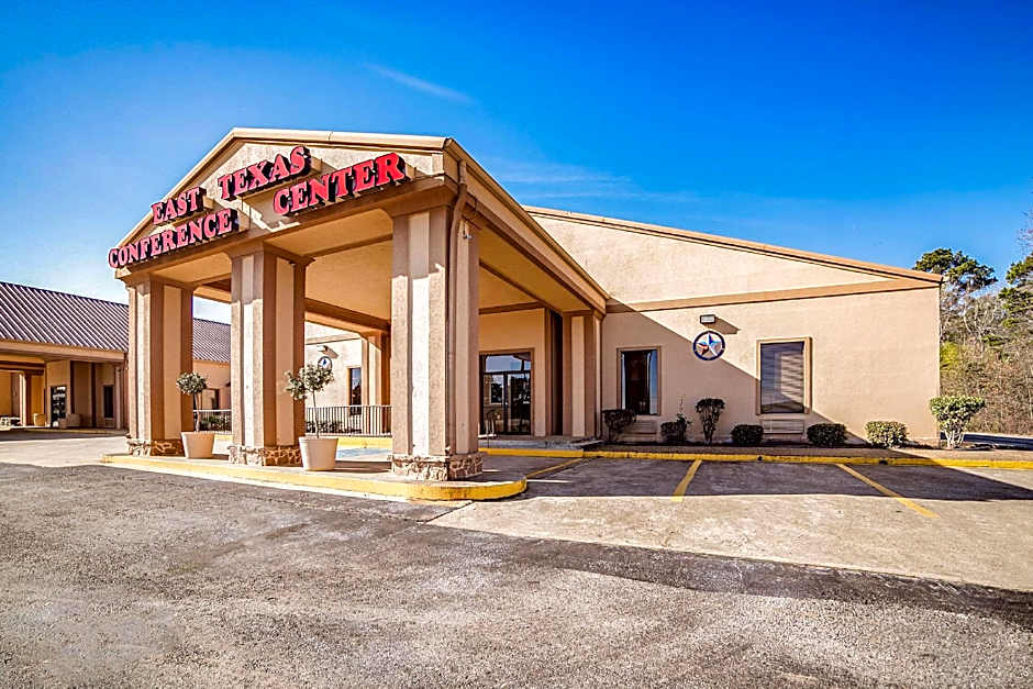 Clarion Pointe Marshall