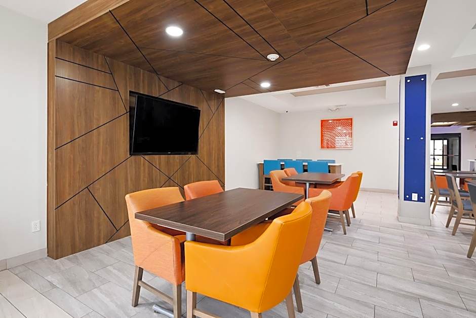Holiday Inn Express Hotel and Suites Kingsville By IHG