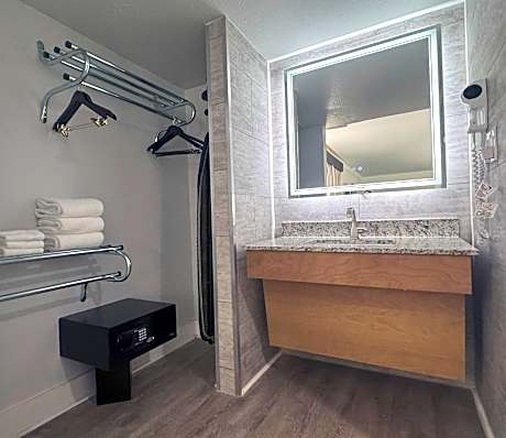 Deluxe King Bed