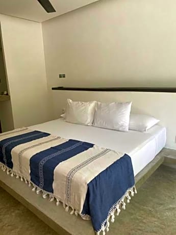 Deluxe Room 1 King