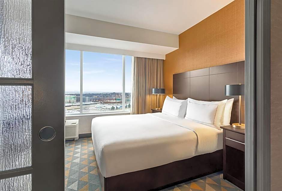 DoubleTree By Hilton Pointe Claire Montreal Airport West