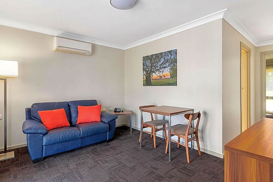 Quality Inn Carriage House