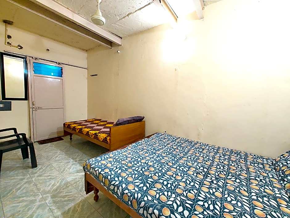 Goroomgo Shanti Guest House Near Kashi Vishwanath Temple Varanasi