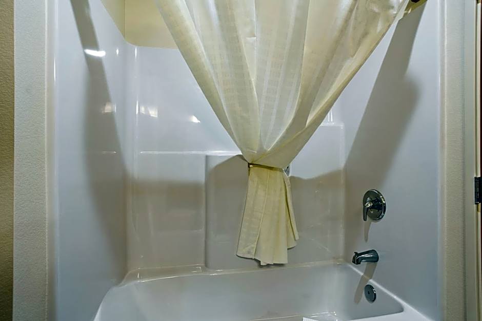 Cobblestone Hotel & Suites - Little Chute