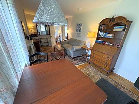 Carriage House - Room 8