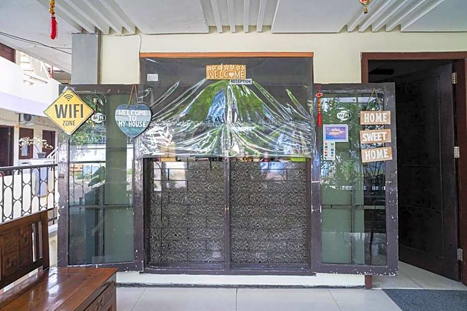 RedDoorz near Cyber Mall