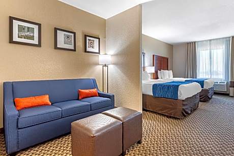 2 Queen Beds, Suite, Nonsmoking