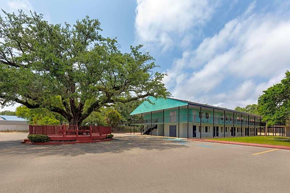 Super 8 by Wyndham Biloxi at the Beach