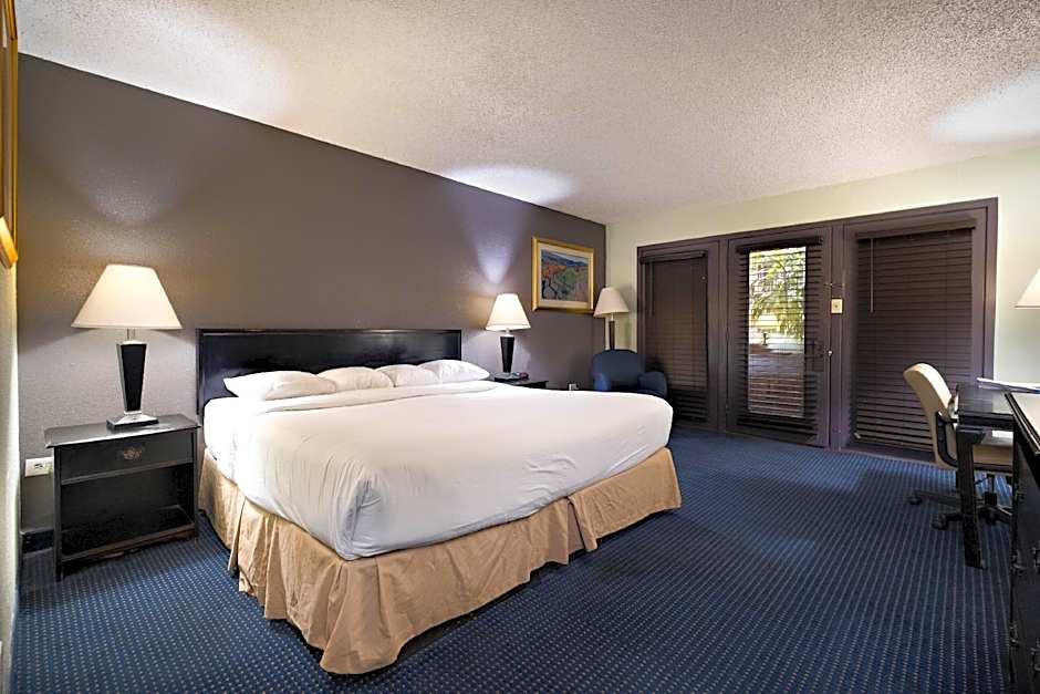 Cactus Cove Inn and Suites