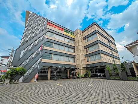 Front One Gosyen Hotel Salatiga