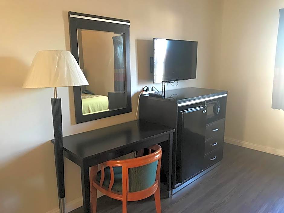 Manhattan Inn & Suites