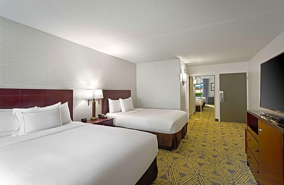 DoubleTree By Hilton Hotel Pittsburgh-Meadow Lands