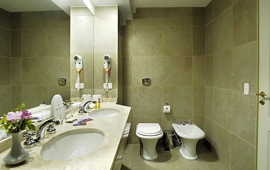 Cacique Inacayal Lake Hotel & Spa