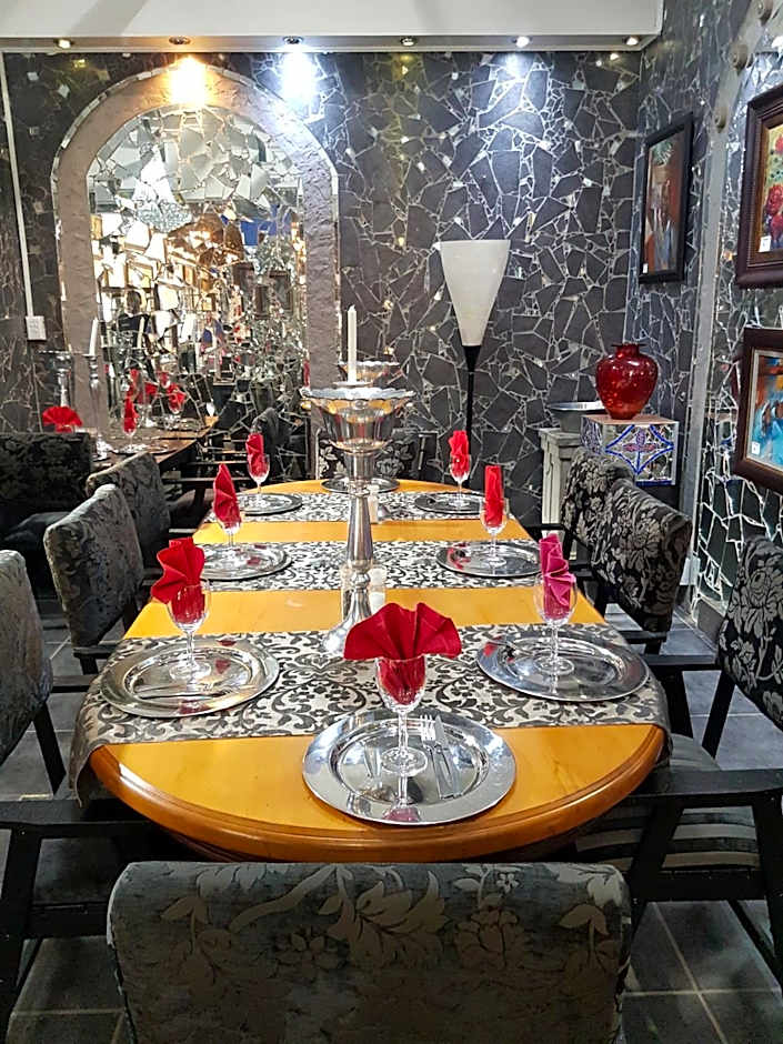 Izimbali Lodge and Restaurant