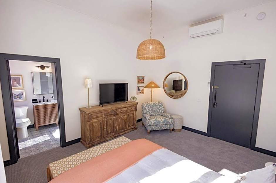 Speakeasy Queen Suite (Rm 3)