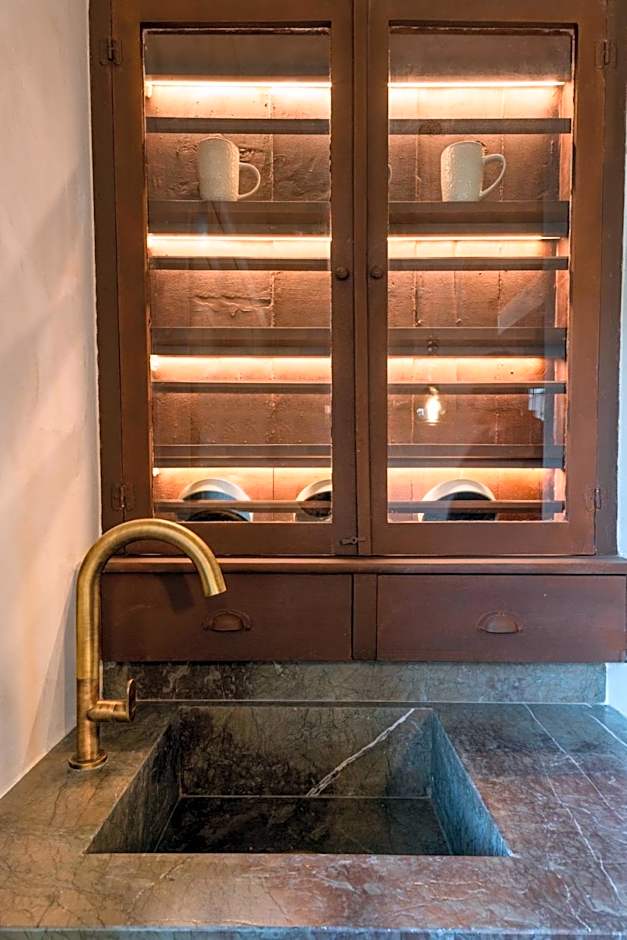 Inotropes Boutique Suites - Adults Only