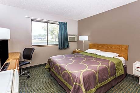 Queen Room - Disability Access/Non-Smoking