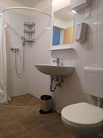 6-Bed Mixed Dormitory Room