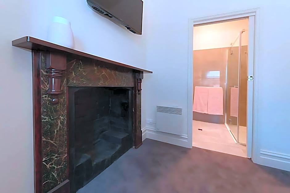 The Lollyshop Apartment in Battery Point