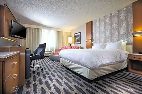 Room, 1 King Bed (Mobility/Hearing Access, Roll-In Shwr) (1 King Bed)