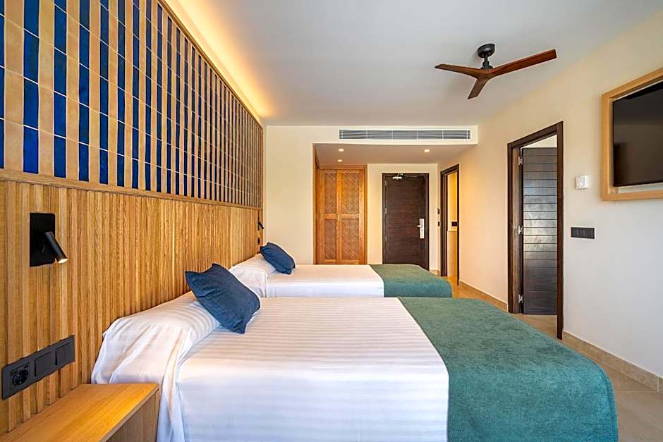 Impressive Playa Granada Golf