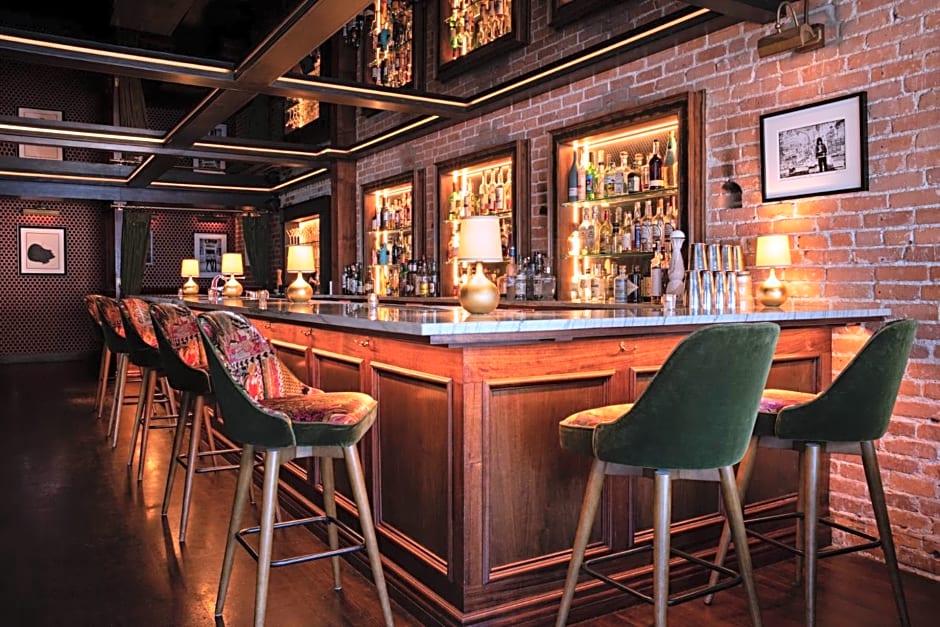 Granada Hotel & Bistro