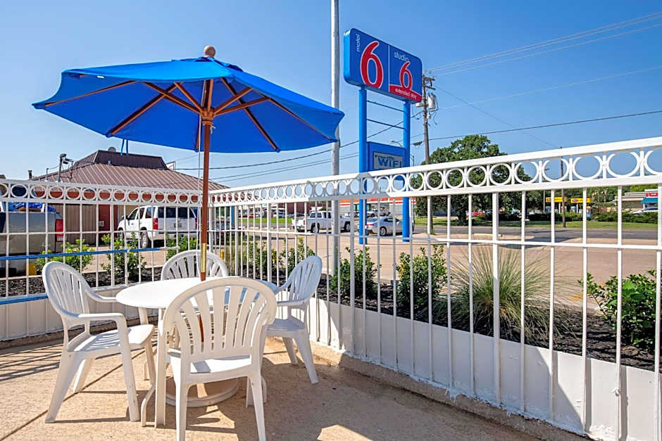 Motel 6-Bryan, TX - University Area