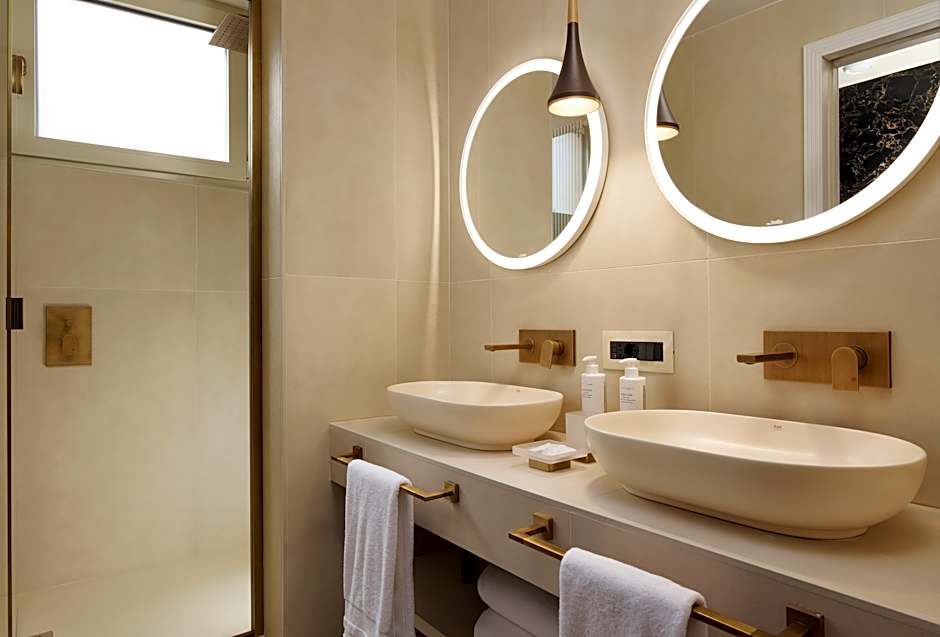 Photo 1 of 4 of Executive Superior, City View