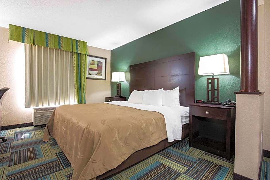 Quality Inn & Suites Arnold