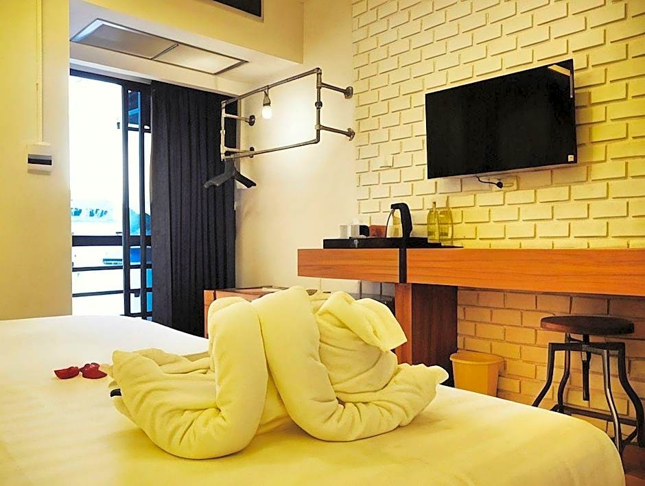 Forty Winks Phuket Hotel