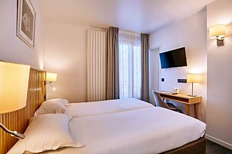 Standard Triple Room (1 Double Bed and 1 Twin Bed)