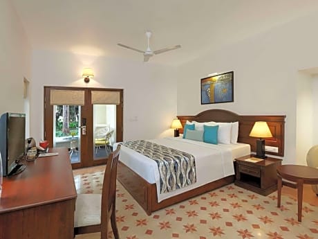 Executive Villa with King Bed and Pool View