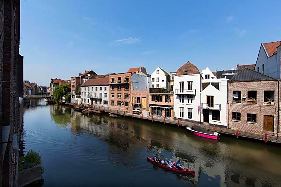 Budget Rooms by Ghent River
