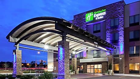 Holiday Inn Express and Suites Rochester West-Medical Center By IHG