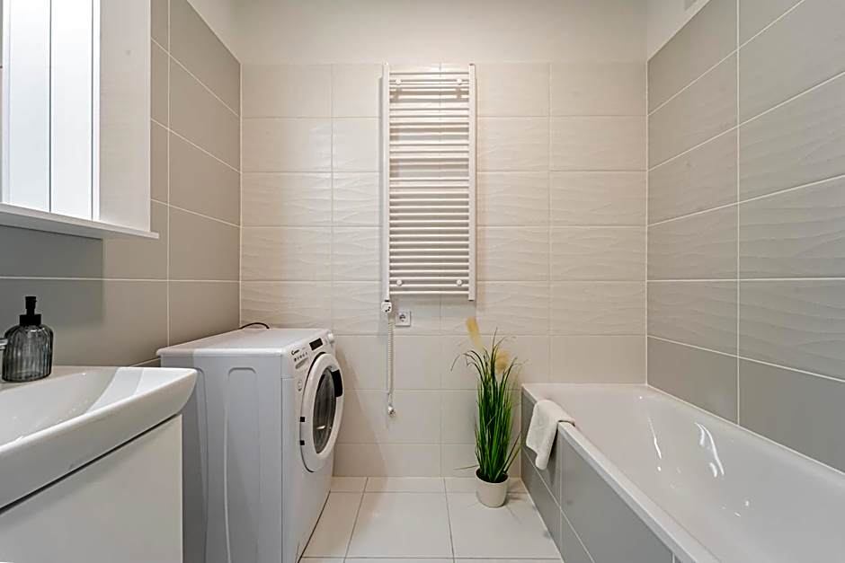 WestSide Garden Apartments by FirstHost