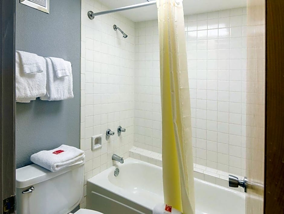 Econo Lodge Wichita Falls Downtown