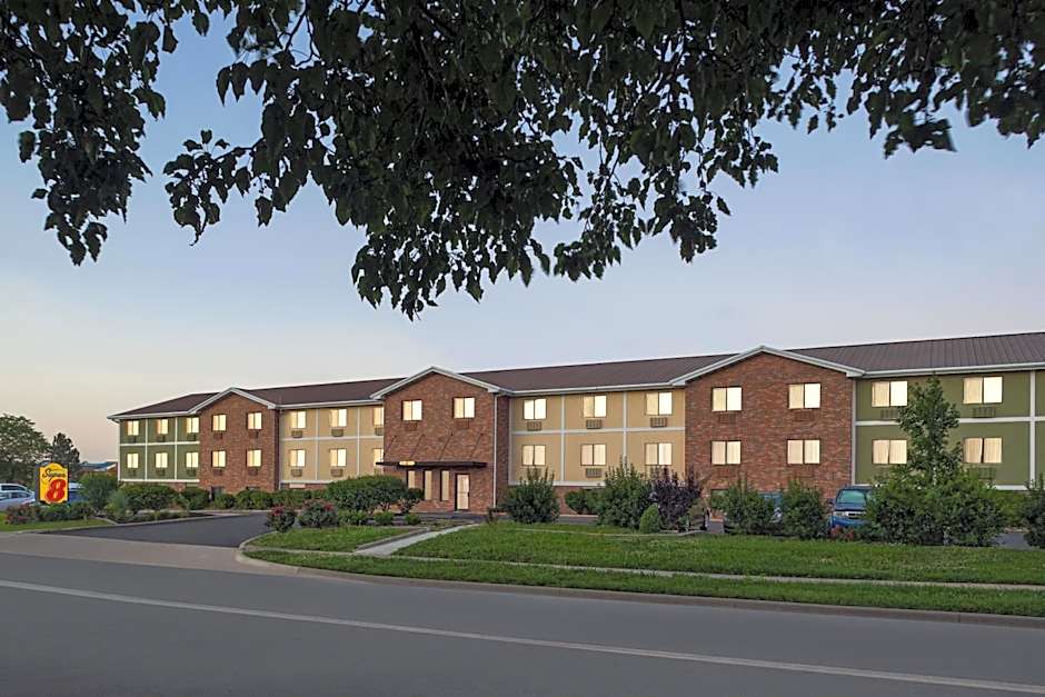 Super 8 by Wyndham Lenexa Overland Park Area