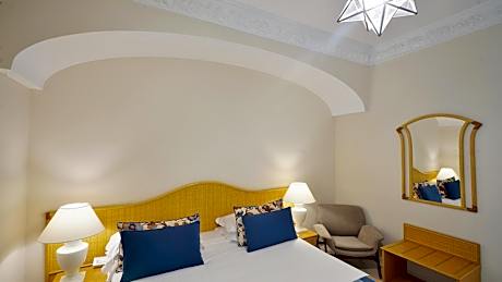 Double or Twin Room with Balcony and Sunset Sea View