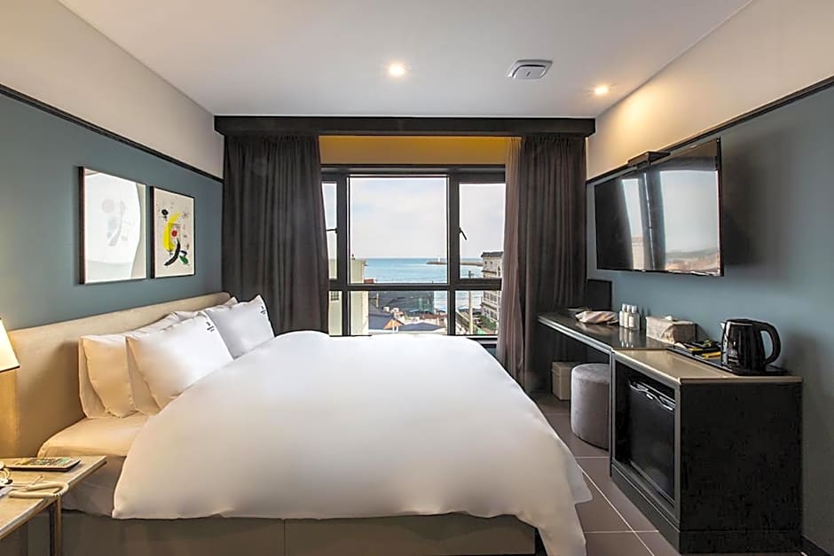 Brown Dot Gijang Yeonhwari