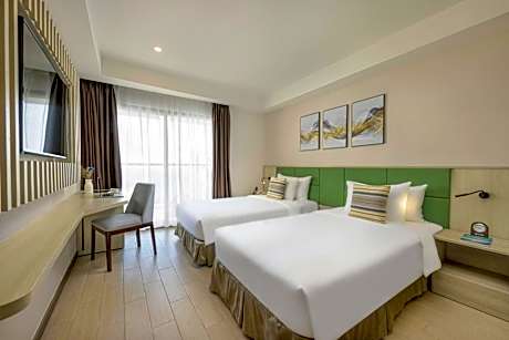 Deluxe Sea View with Balcony