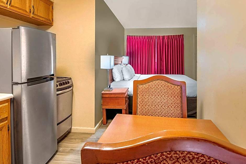 Econo Lodge Inn & Suites Durango