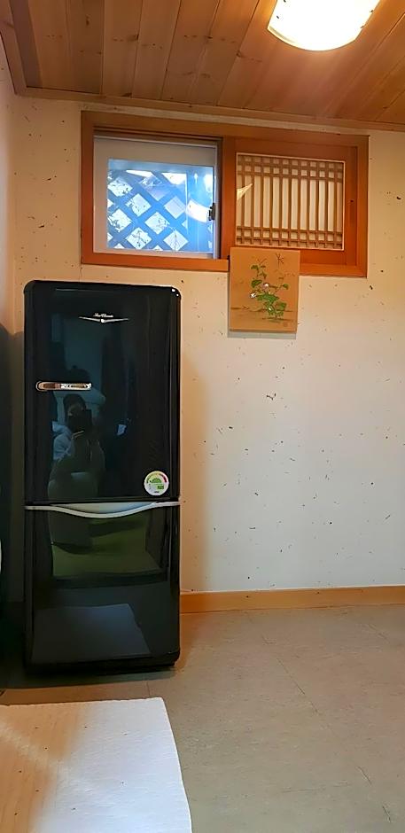 Gallery Jin Hanok Guesthouse