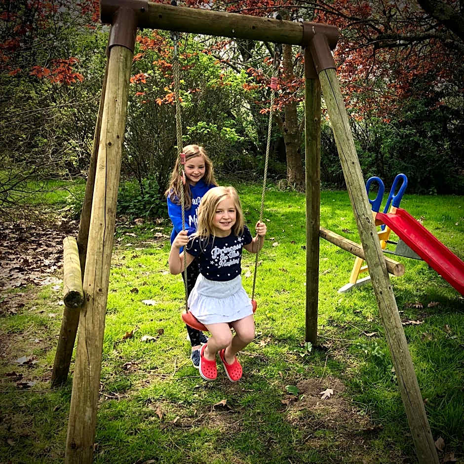 Luxurious Rural Cabin with Hot Tub