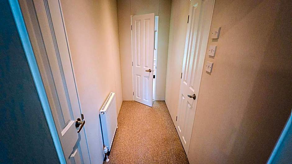 Angie's Haven, Superb 2 Bedroom Lodge with Hot Tub - Sleeps 6 - Felmoor Park