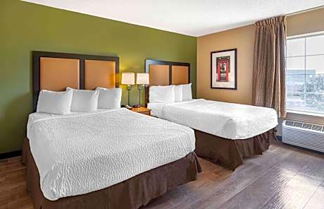 Studio with 2 Queen Beds - Non-Smoking