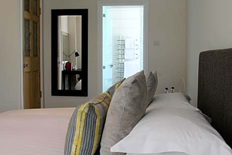 Cozy - Large Double Room